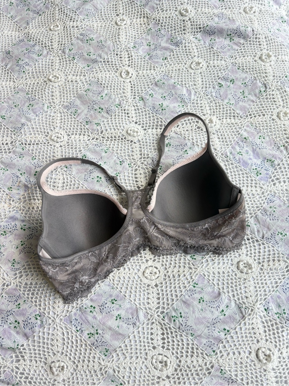 Victoria’s secret 2000s Gray and baby pink lace razorback pushup bra - Picture 2 of 5